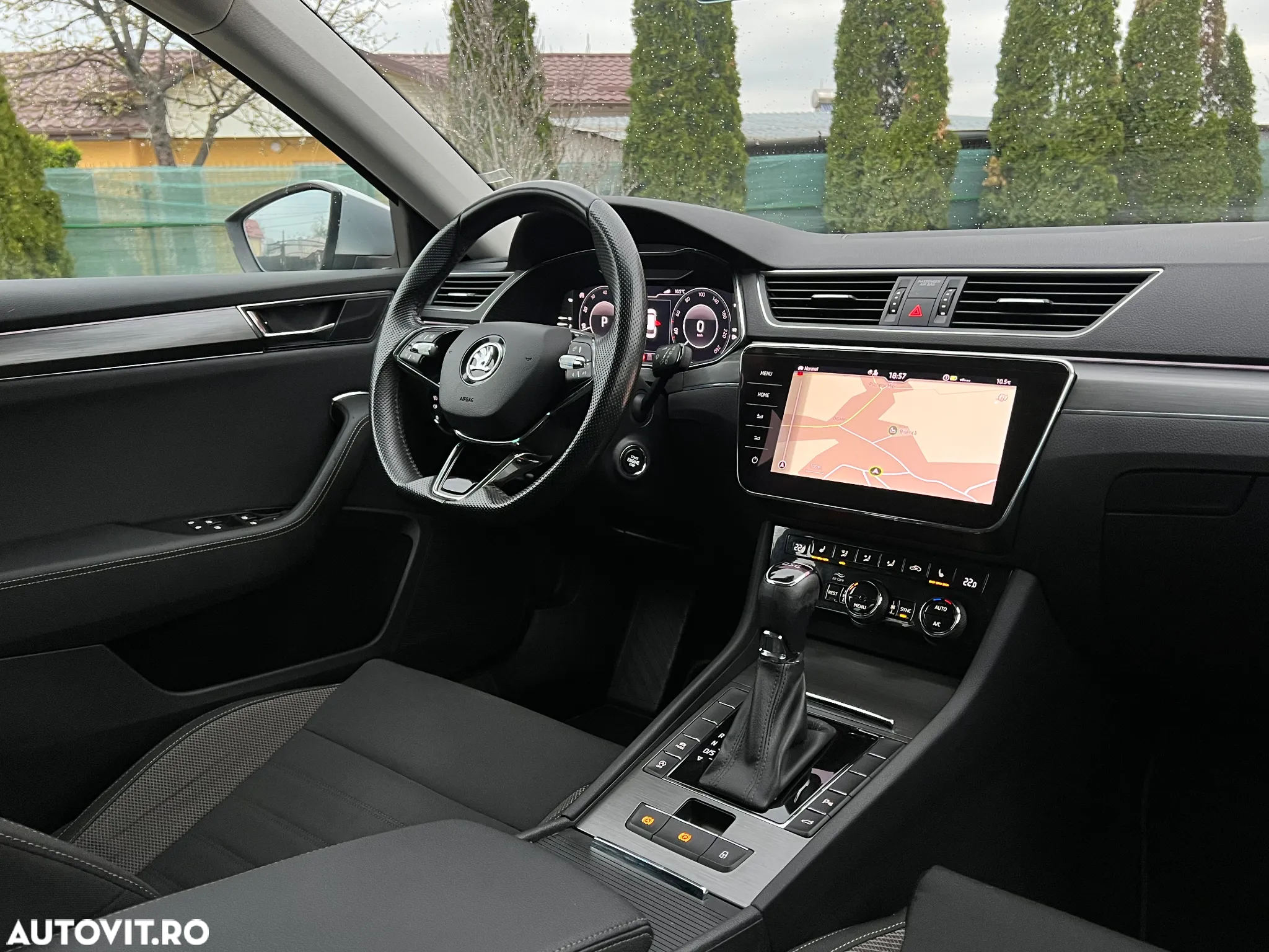 Skoda Superb Combi 2.0 TDI 4x4 DSG Scout Final Edition - 10