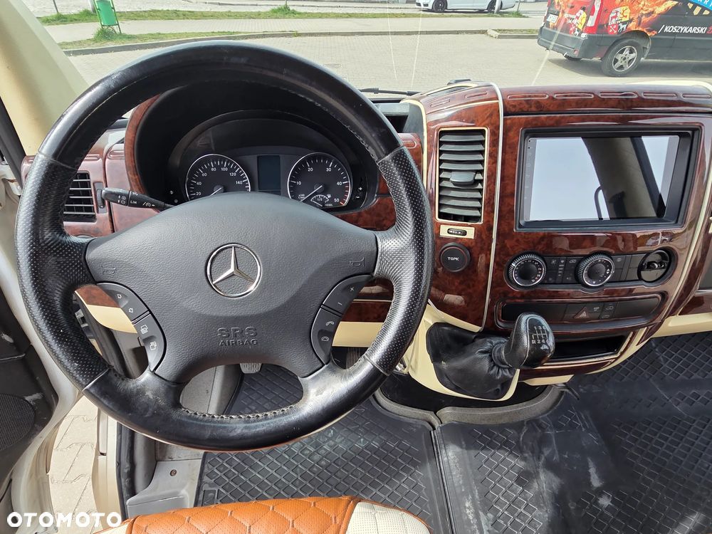 Mercedes-Benz Sprinter - 25