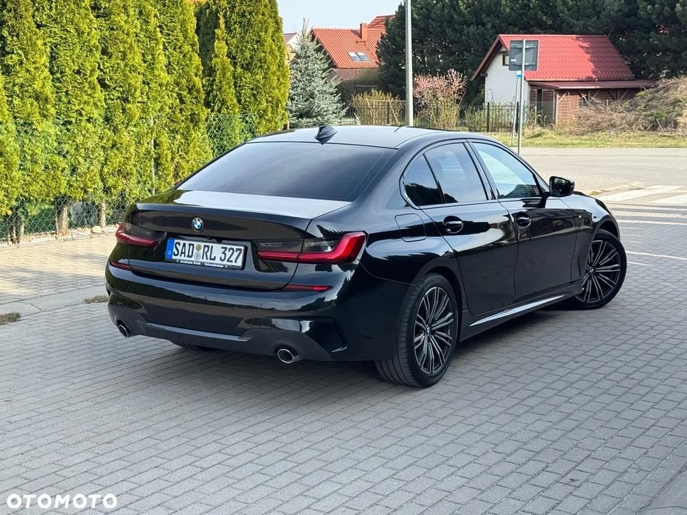 BMW Seria 3 318d Edition M Sport Shadow - 22