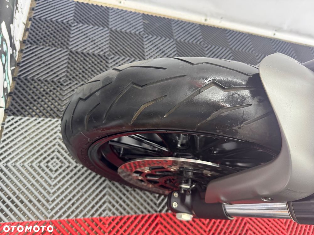 Ducati Diavel - 10