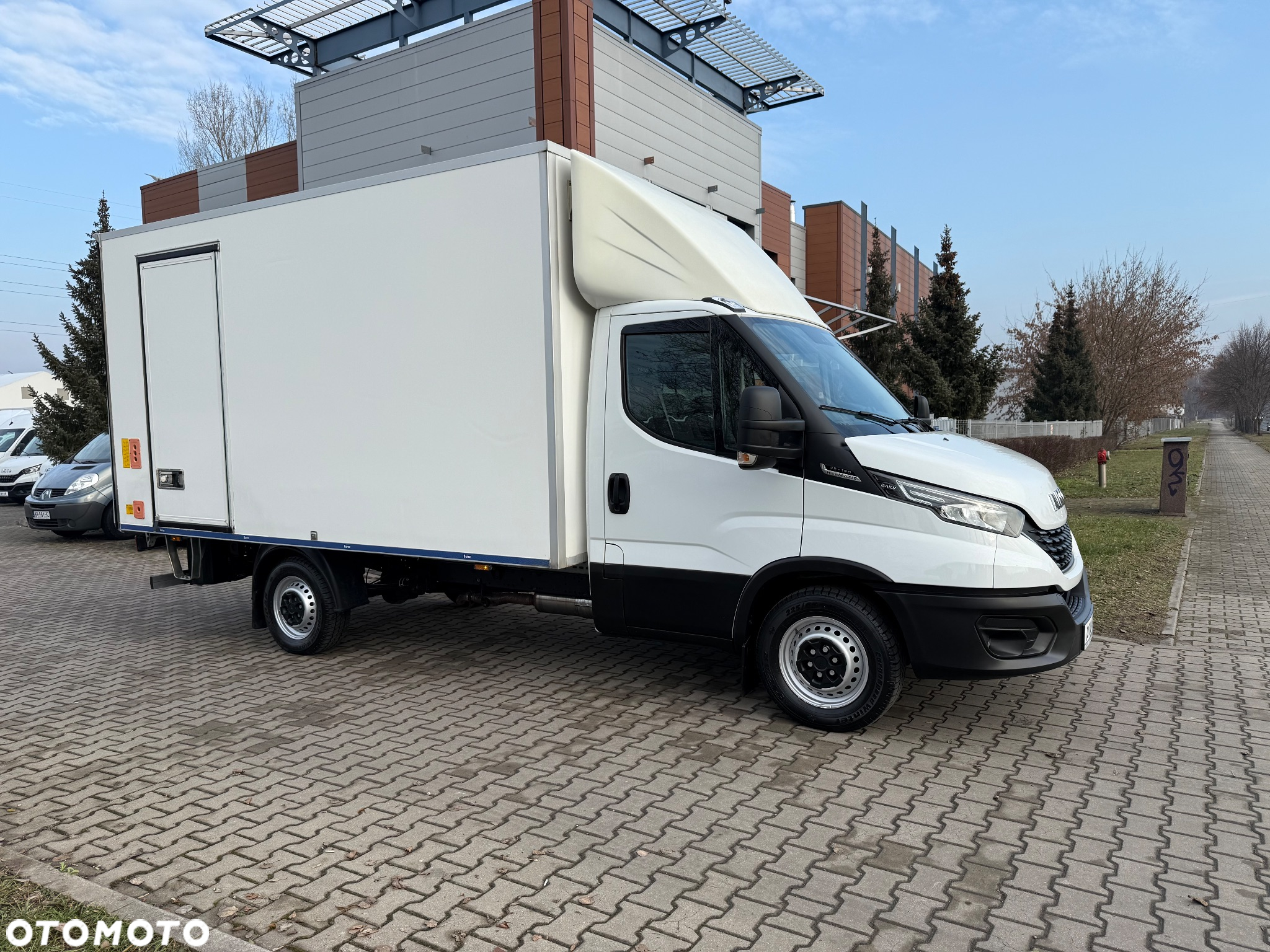 Iveco DAILY 35-160 HI-MATIC KONTENER 8 EUROPALET WINDA ZEPRO - 2