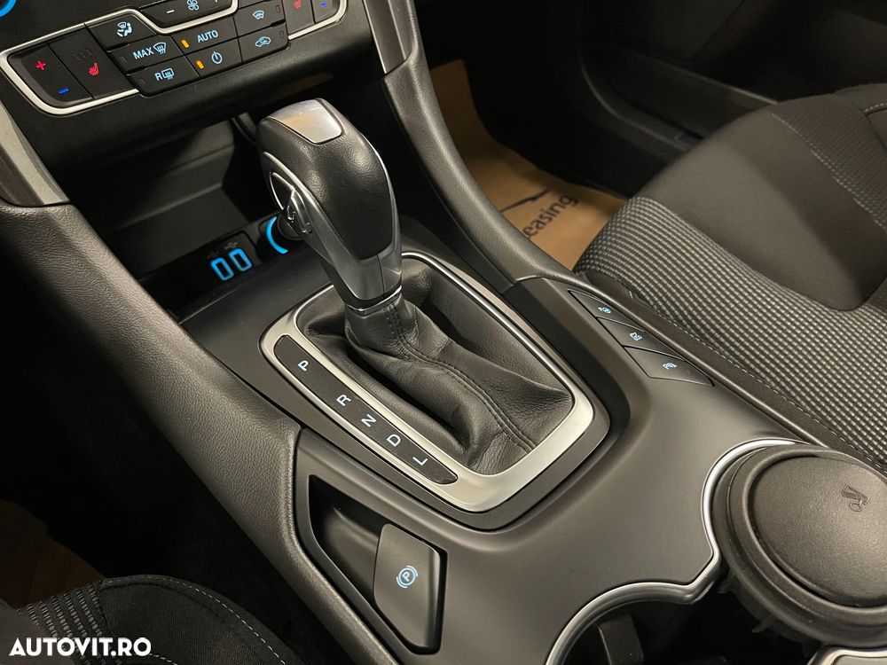 Ford Mondeo 2.0 HEV Titanium - 23