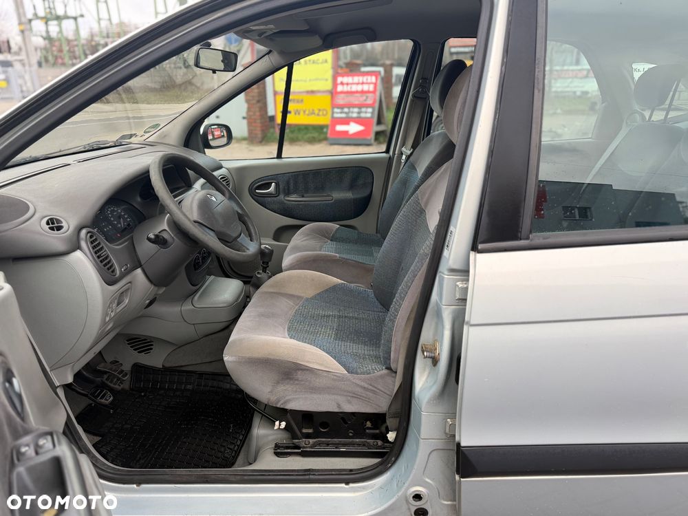 Renault Scenic 1.6 16V Authentique - 11