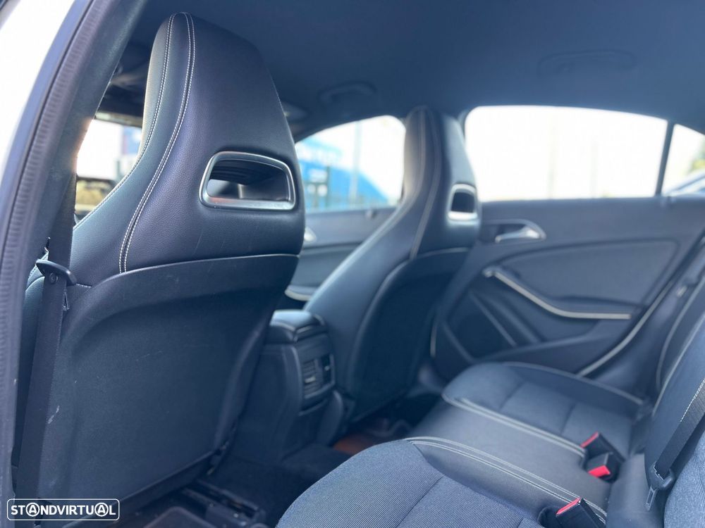 Mercedes-Benz A 180 d AMG Line - 17