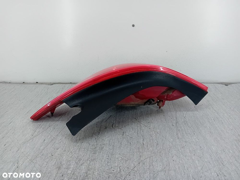LAMPA TYLNA PRAWA PEUGEOT 308 I 9680425680 HATCHBACK - 4