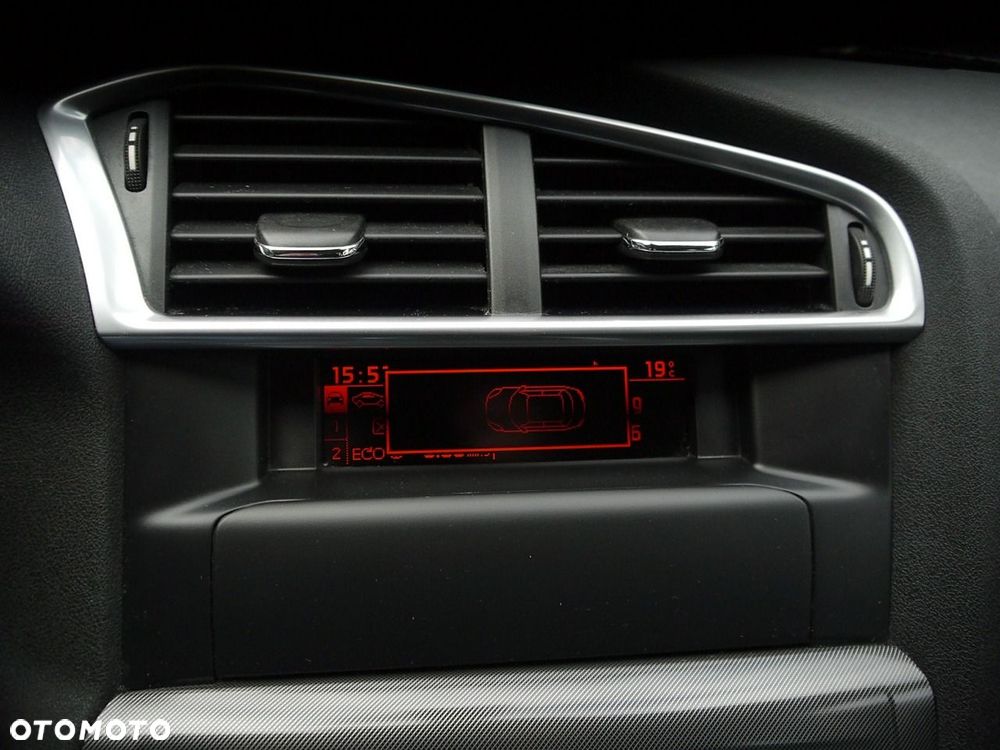 Citroën C4 e-HDi 110 Selection - 24