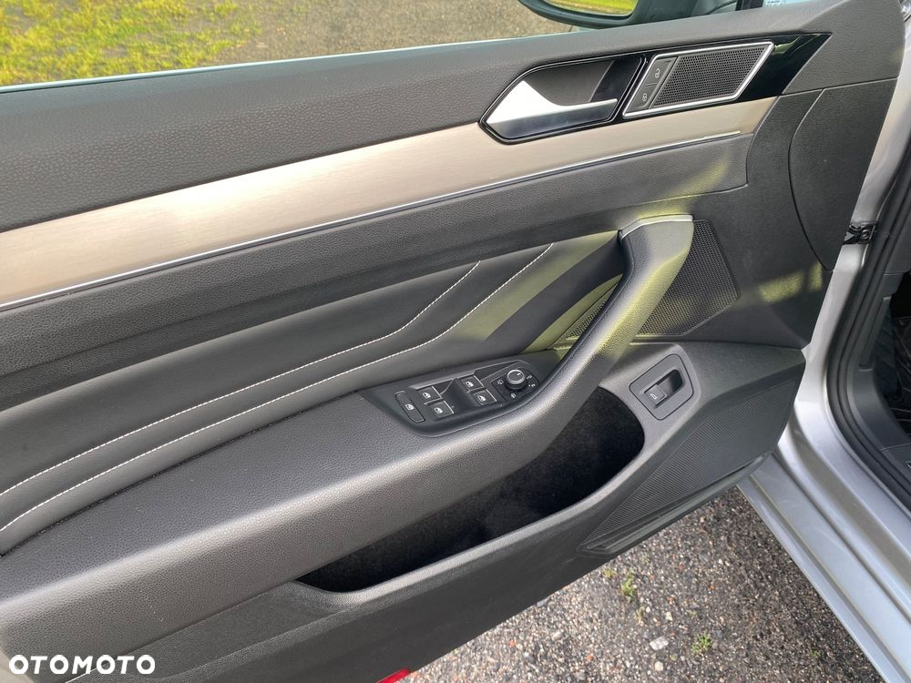 Volkswagen Passat 2.0 TDI SCR Elegance DSG - 11