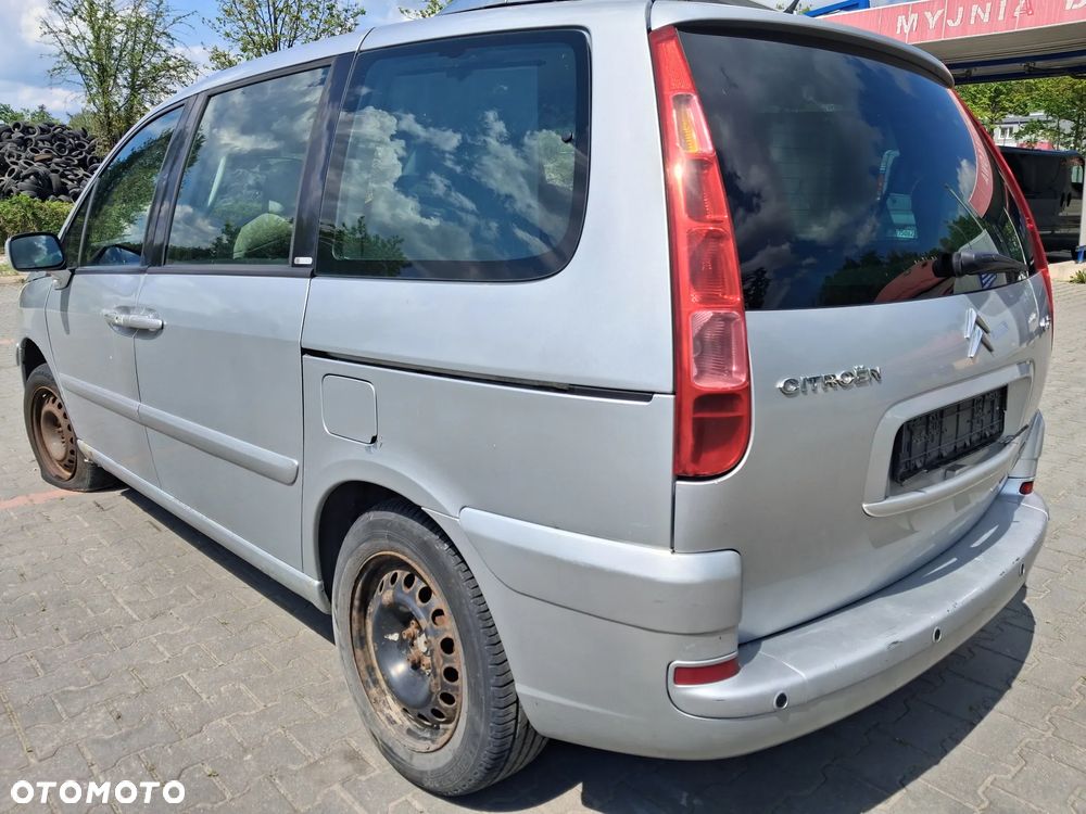 Citroen C8 Peugeot 807 silnik kompletny 2.2 HDI 128KM 4HW DW12 TED4 kolektor przepustnica wtrysk pompa alternator sprężarka skrzynia biegów dwumasa drzwi EZR srebrne klapa maska zderzak lusterko listwa przesuwne boczne klamka zamek rolka wahacz czujnik ciśnienia doładowania mikrostyk blenda pas konsola schowek boczek drzwi fotel obrotowy fotele elektryczne magistrala wody podsufitka panel sterownik wyświetlacz moduł szyba poduszka kierownica manetki zwijak radio mechanizm wydech tłumik mcperson zacisk hamulcowy lampa felga hak czujnik parkowania moduł BSM BSI lampa xenon europa zbiorniczek rura przewód wyświetlacz NA CZĘŚCI WSZYSTKIE CZĘŚCI - 5