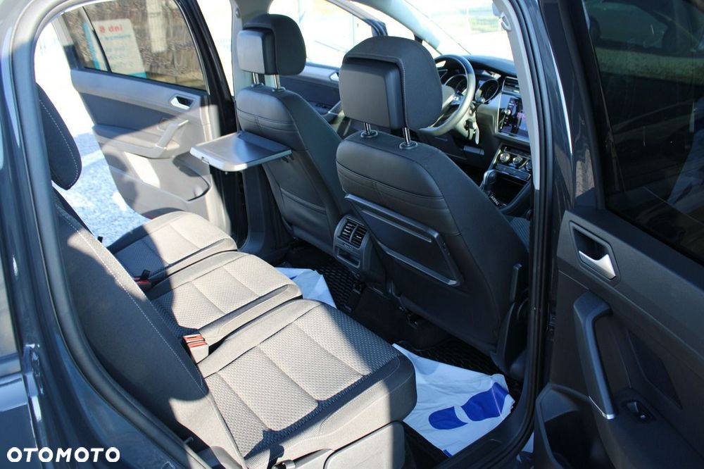 Volkswagen Touran - 25