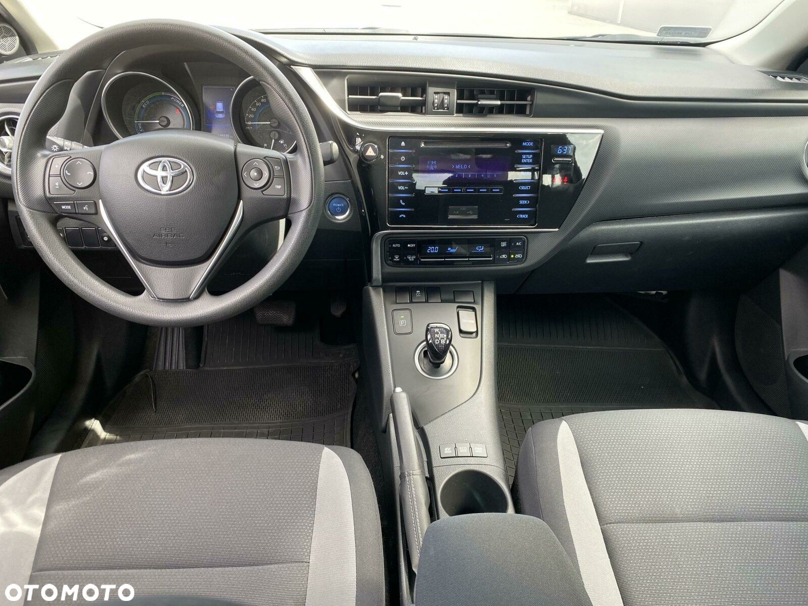 Toyota Auris - 11