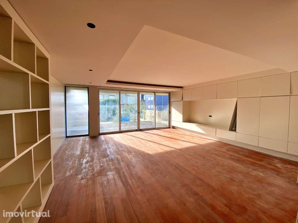 Moradia com elevador no centro da Trofa - Grande imagem: 4/35