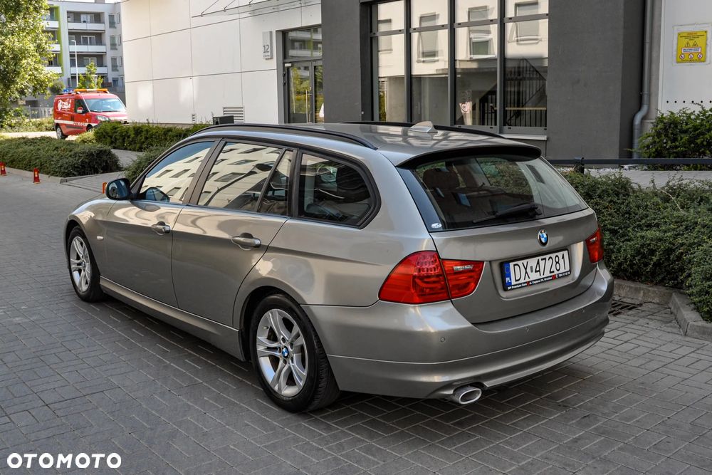 BMW Seria 3 320d DPF Efficient Dynamics Edition - 4