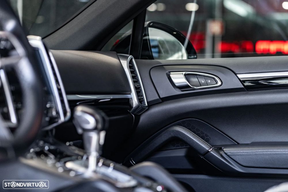 Porsche Cayenne S E-Hybrid - 24