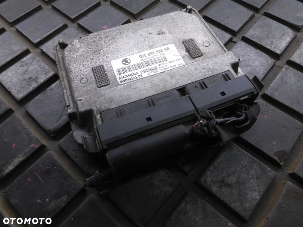KOMPUTER STEROWNIK SKODA FABIA I 1,2 03E906033AB 5WP44223 POSIADAM 2 SZT - 2