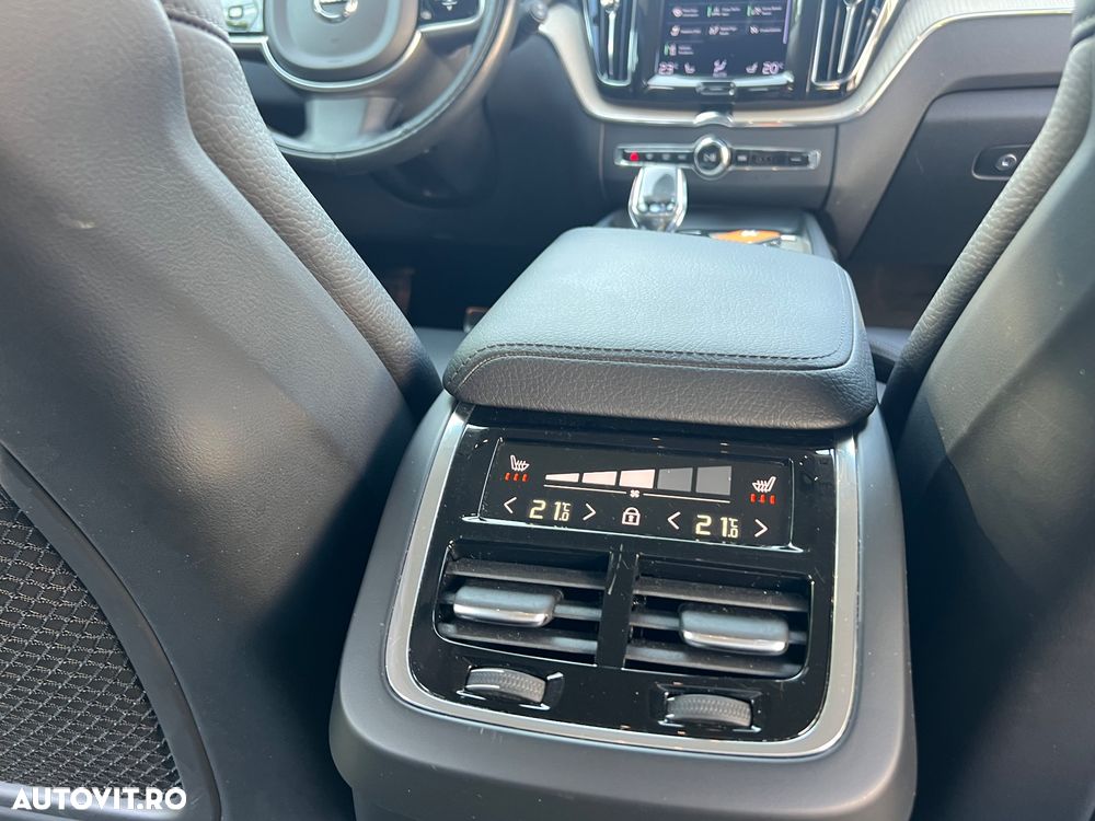 Volvo XC 60 B4 MHEV AWD Inscription - 10