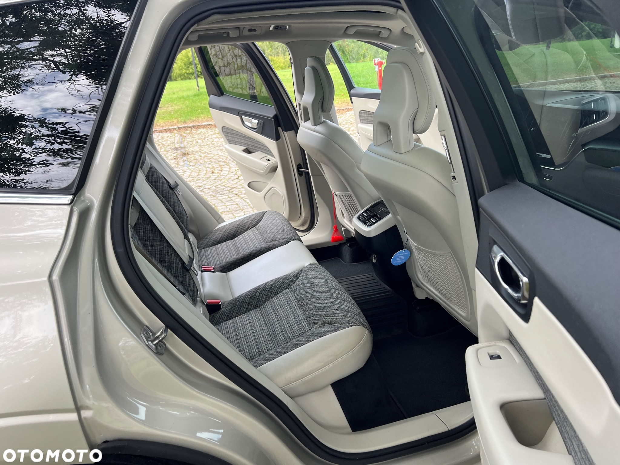 Volvo XC 60 D4 AWD Geartronic Momentum - 25