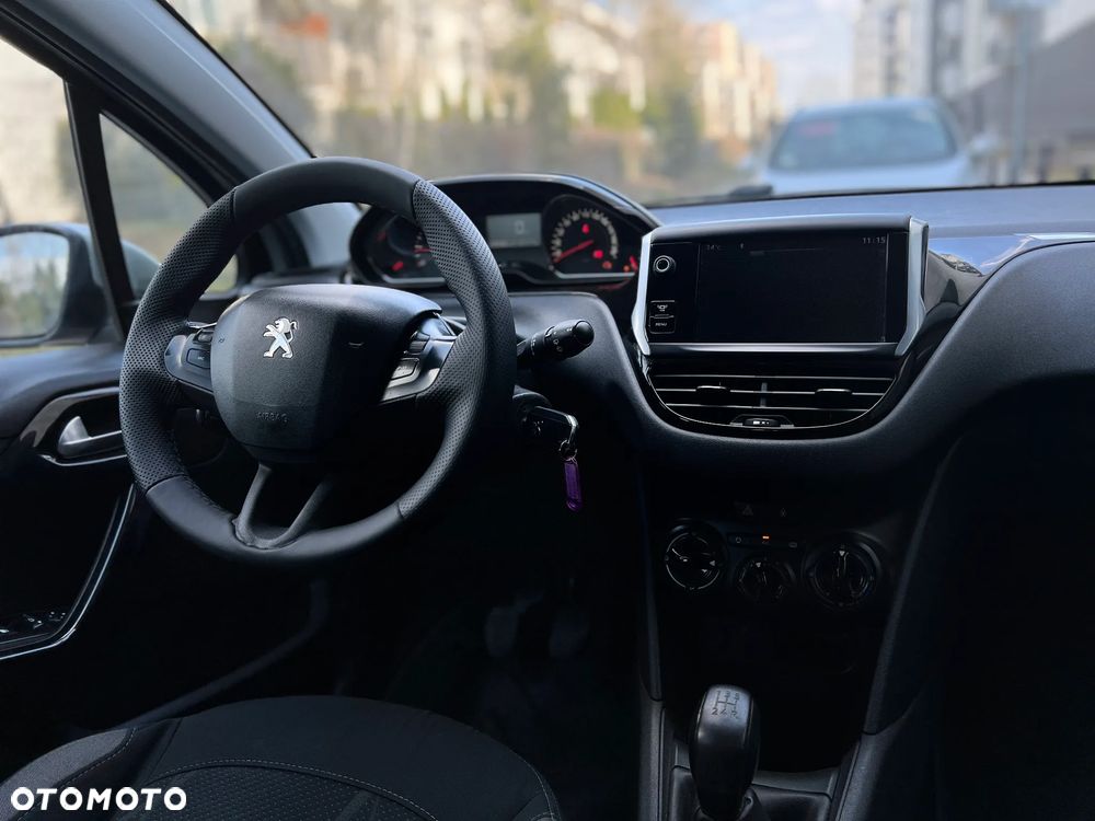 Peugeot 208 - 25