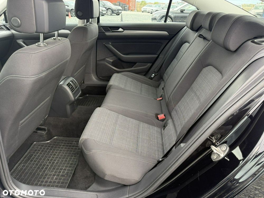Volkswagen Passat 2.0 TDI EVO Business DSG - 16