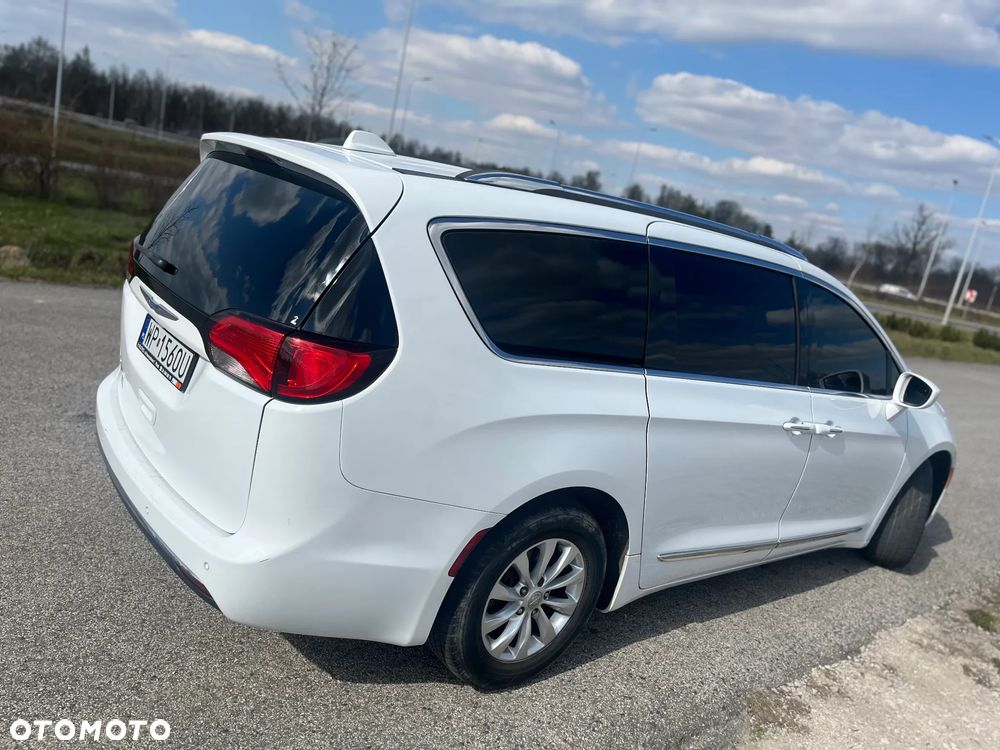 Chrysler Pacifica - 5