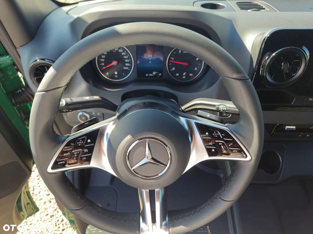 Mercedes-Benz Sprinter - 24