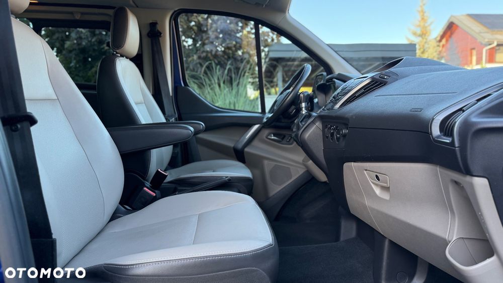 Ford Tourneo Custom - 21