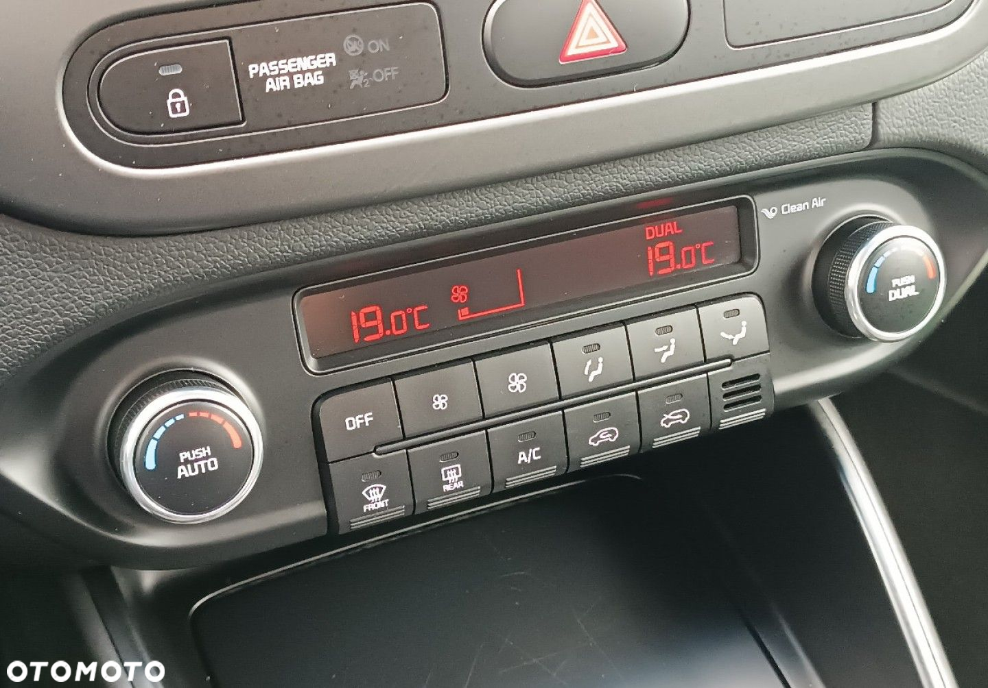 Kia Carens - 34