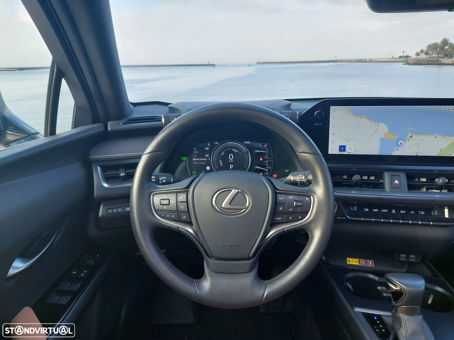 Lexus ux-250h - 16