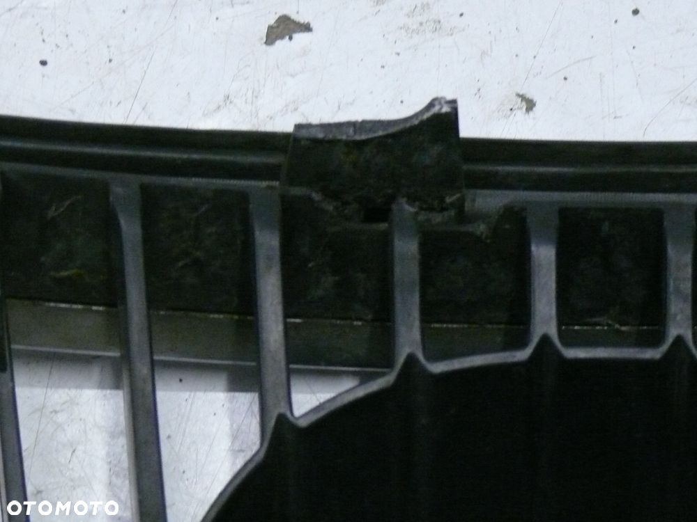 ATRAPA GRILL LEXUS IS II SEDAN - 3