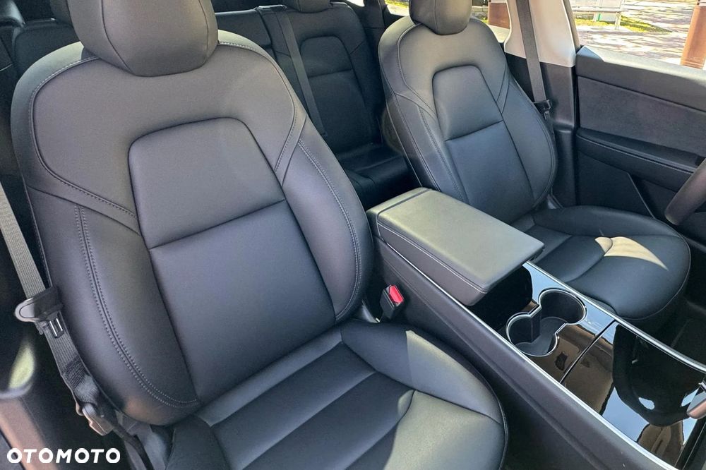 Tesla Model Y Long Range Dual Motor AWD - 11