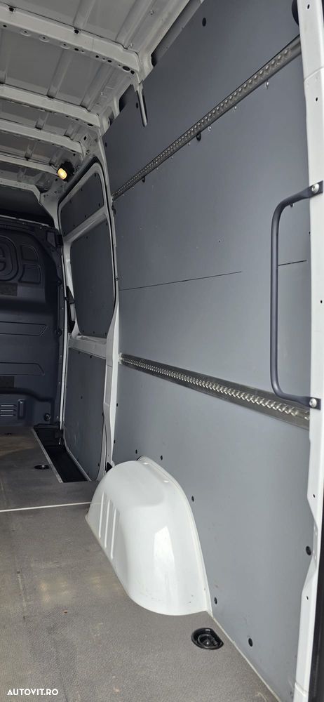 Mercedes-Benz Sprinter - 19