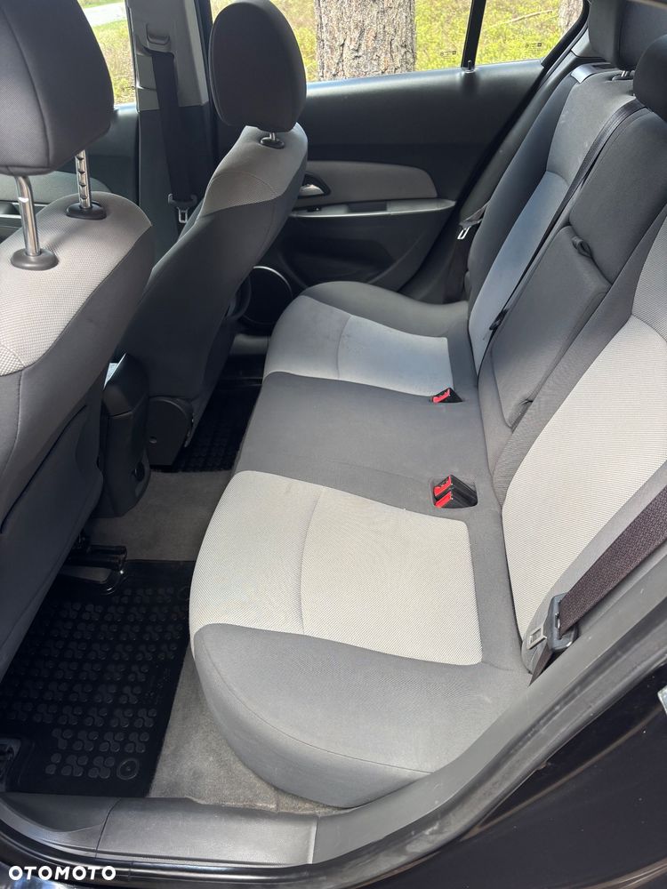 Chevrolet Cruze 1.6 Base - 11