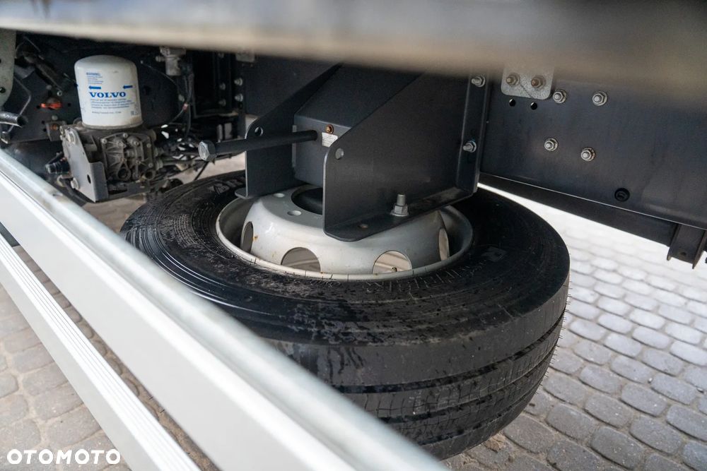 Volvo FL 240 4x2 - 25