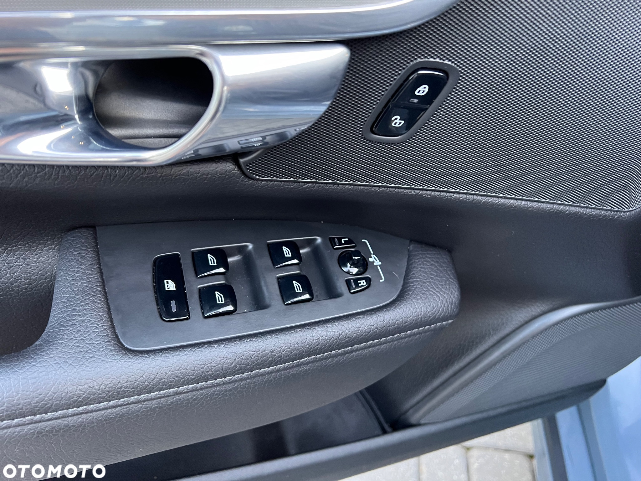 Volvo V90 D3 Momentum Pro - 11