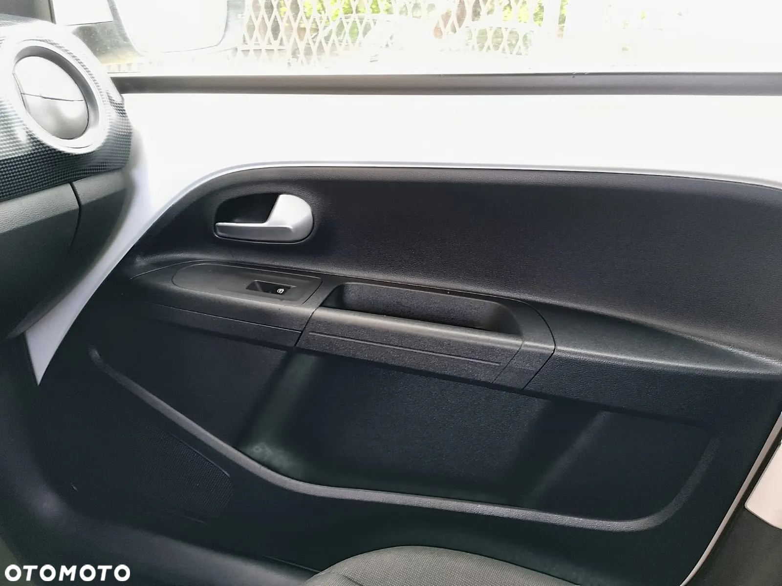 Volkswagen up! white - 6