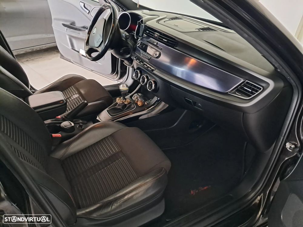 Alfa Romeo Giulietta 1.6 JTDM Distinctive - 7