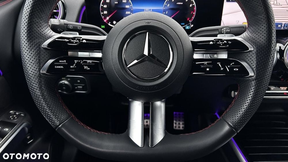 Mercedes-Benz GLB 200 AMG Line 7G-DCT - 16