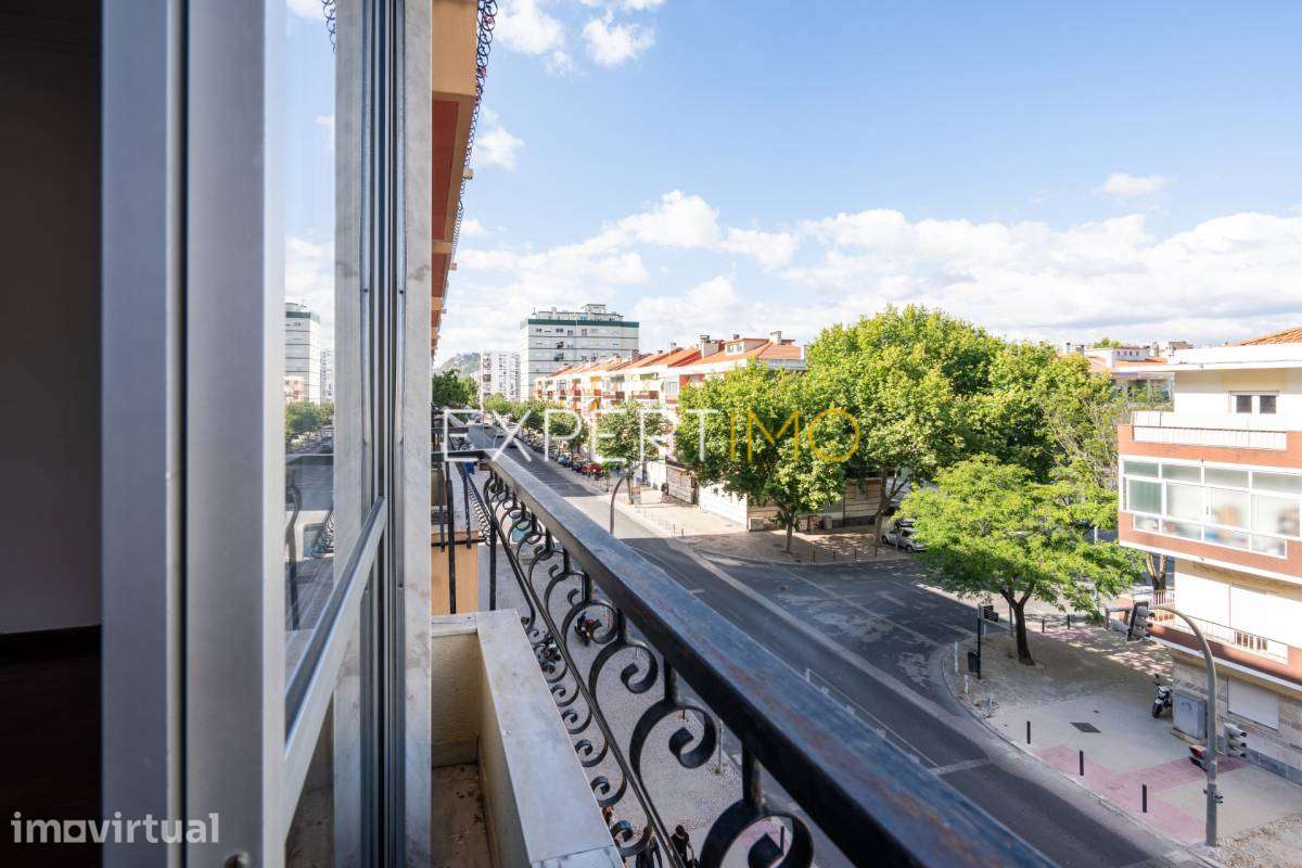Apartamento T3 na Av. Dr. António Rodrigues Manito - Bairro do... - Grande imagem: 5/28