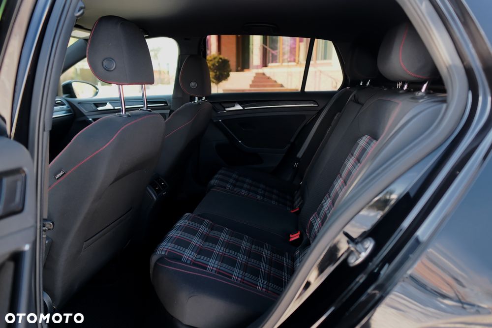 Volkswagen Golf GTI Performance BlueMotion Technology DSG - 12