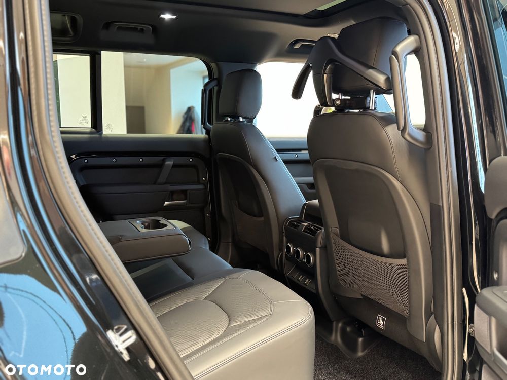 Land Rover Defender 130 D350 X-Dynamic SE - 9