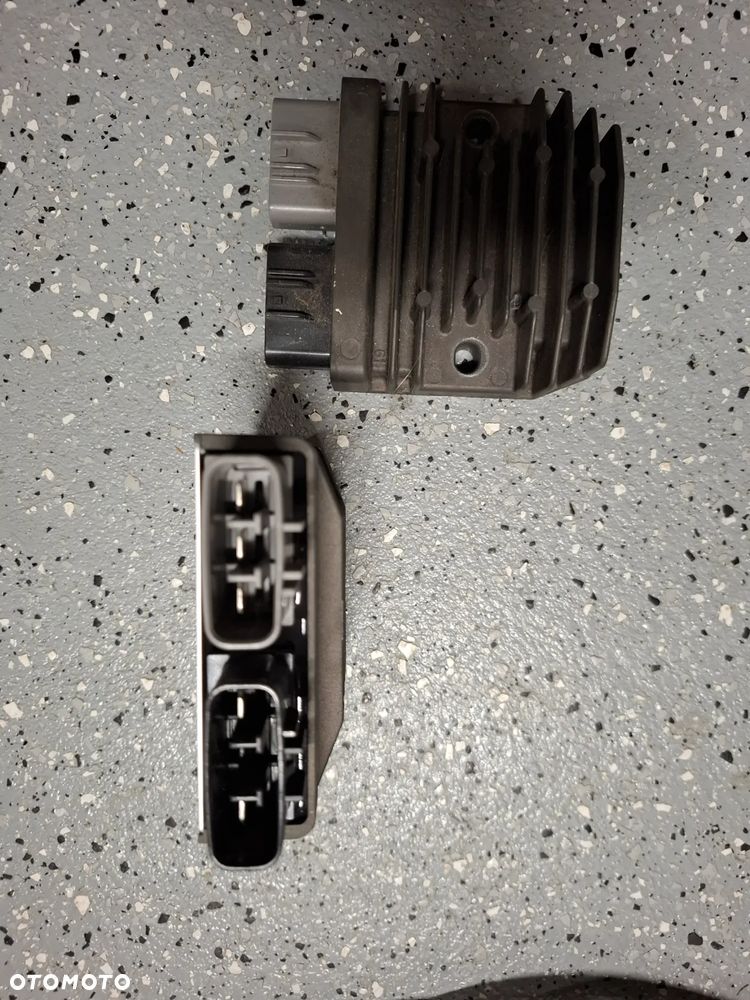 Suzuki GSXS 950 1000 regulator napięcia - 1