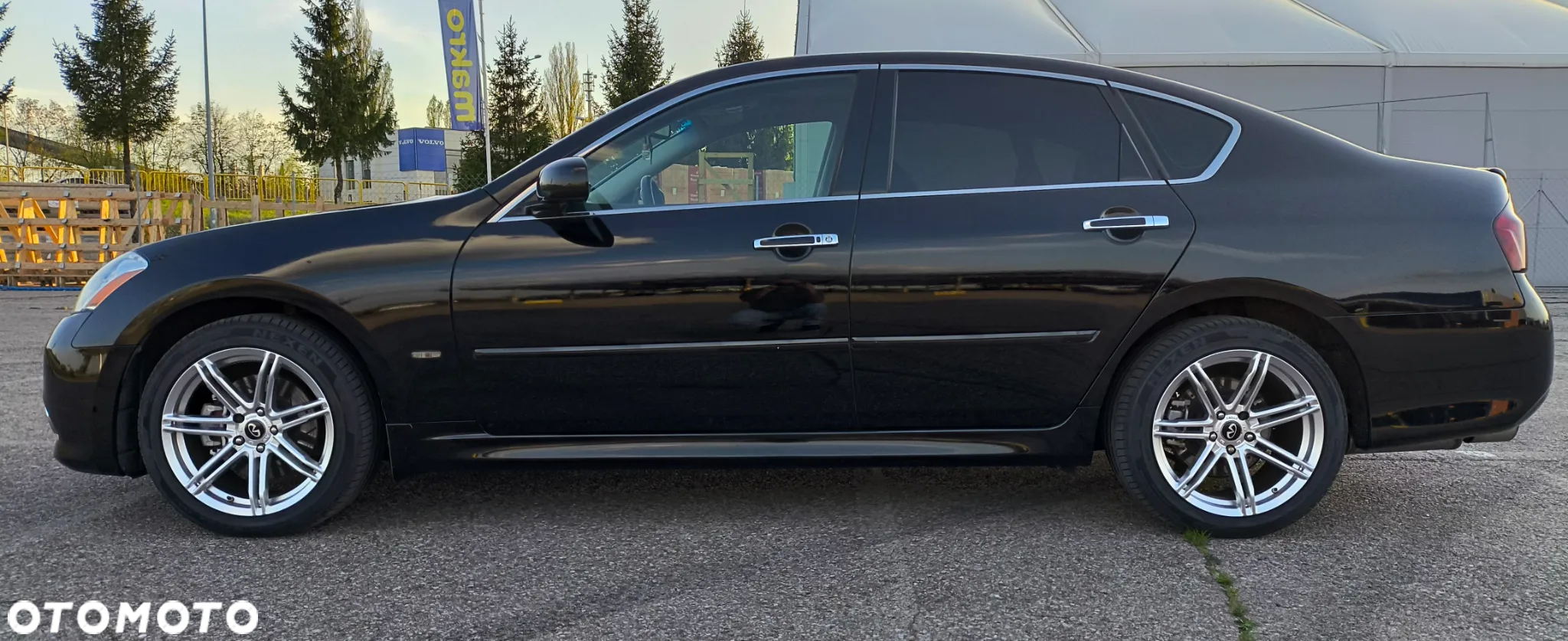 Infiniti M - 3