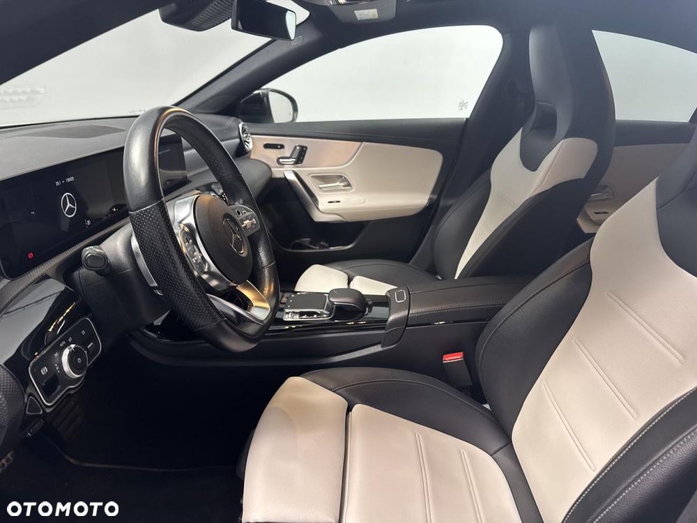 Mercedes-Benz CLA 220 AMG Line 7G-DCT - 13