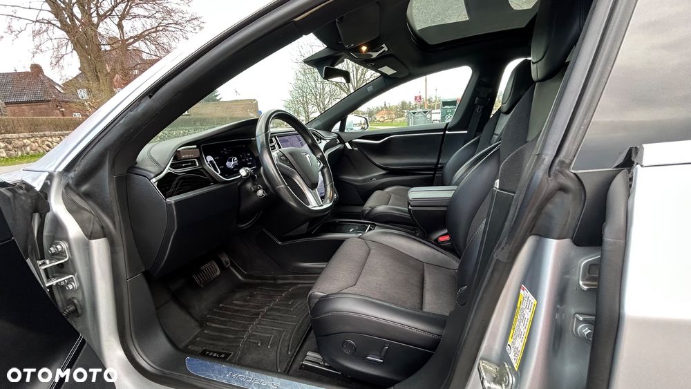 Tesla Model S - 6