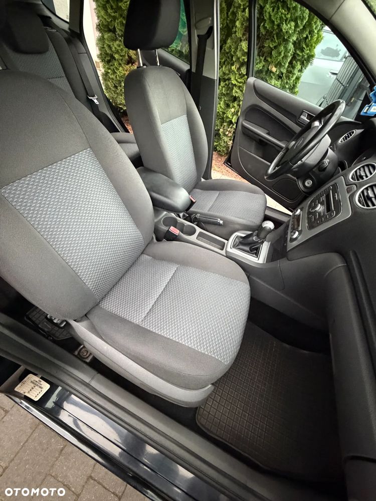 Ford Focus 1.8 FF Ghia - 18