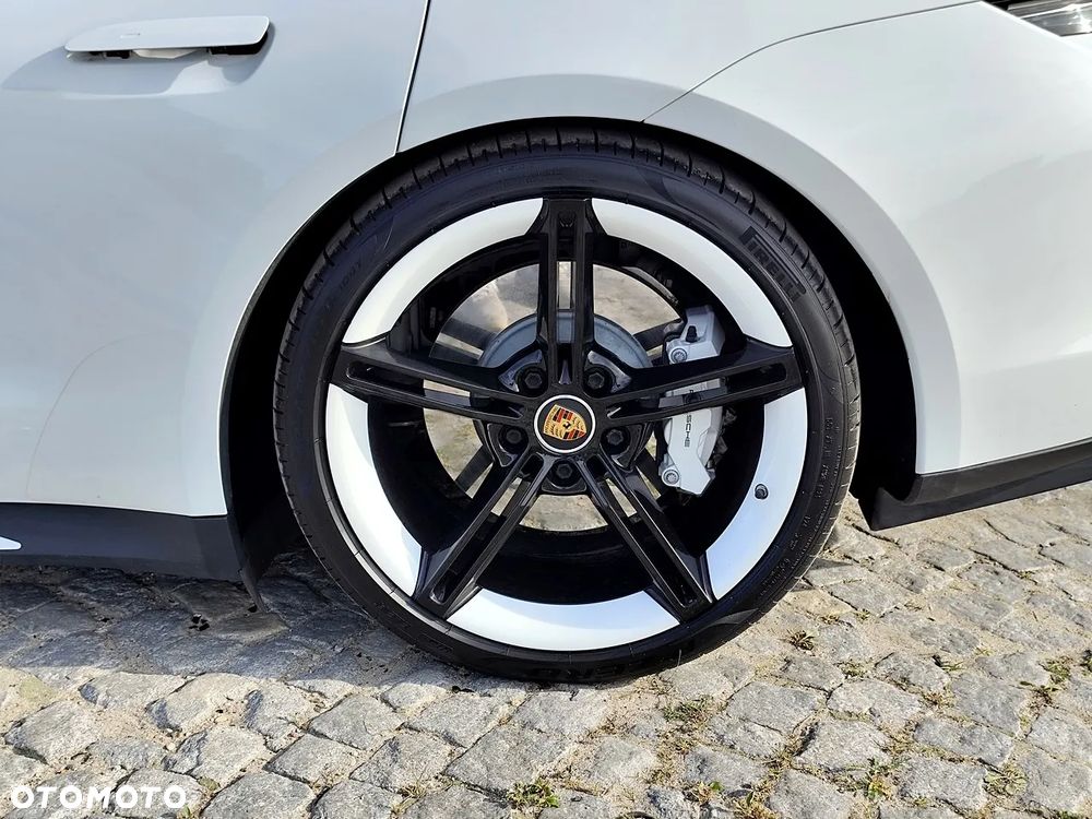 Porsche Taycan Turbo - 13