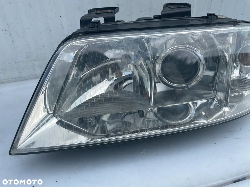 LAMPA LEWY PRZÓD XENON AUDI A6 C5 - 1