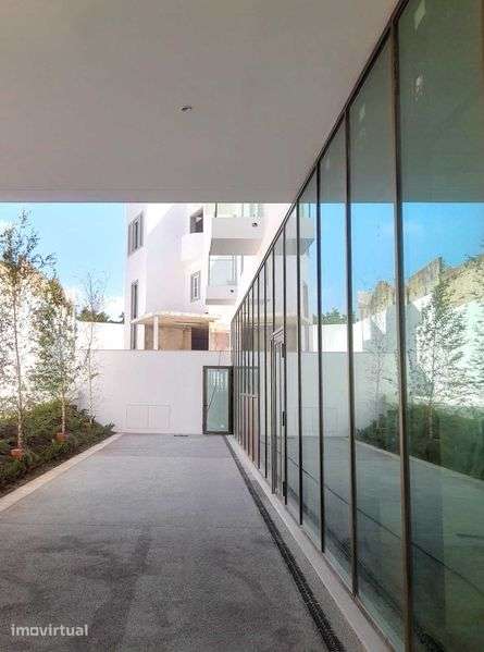 Vende T1+1 com Lugar de Garagem e Arrumo Novo na Fontinha, Porto - Grande imagem: 2/12