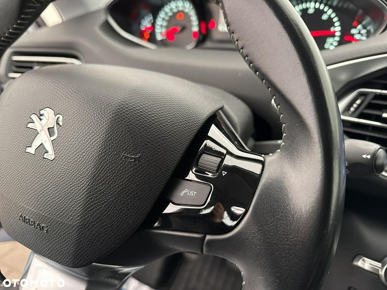 Peugeot 308 - 25