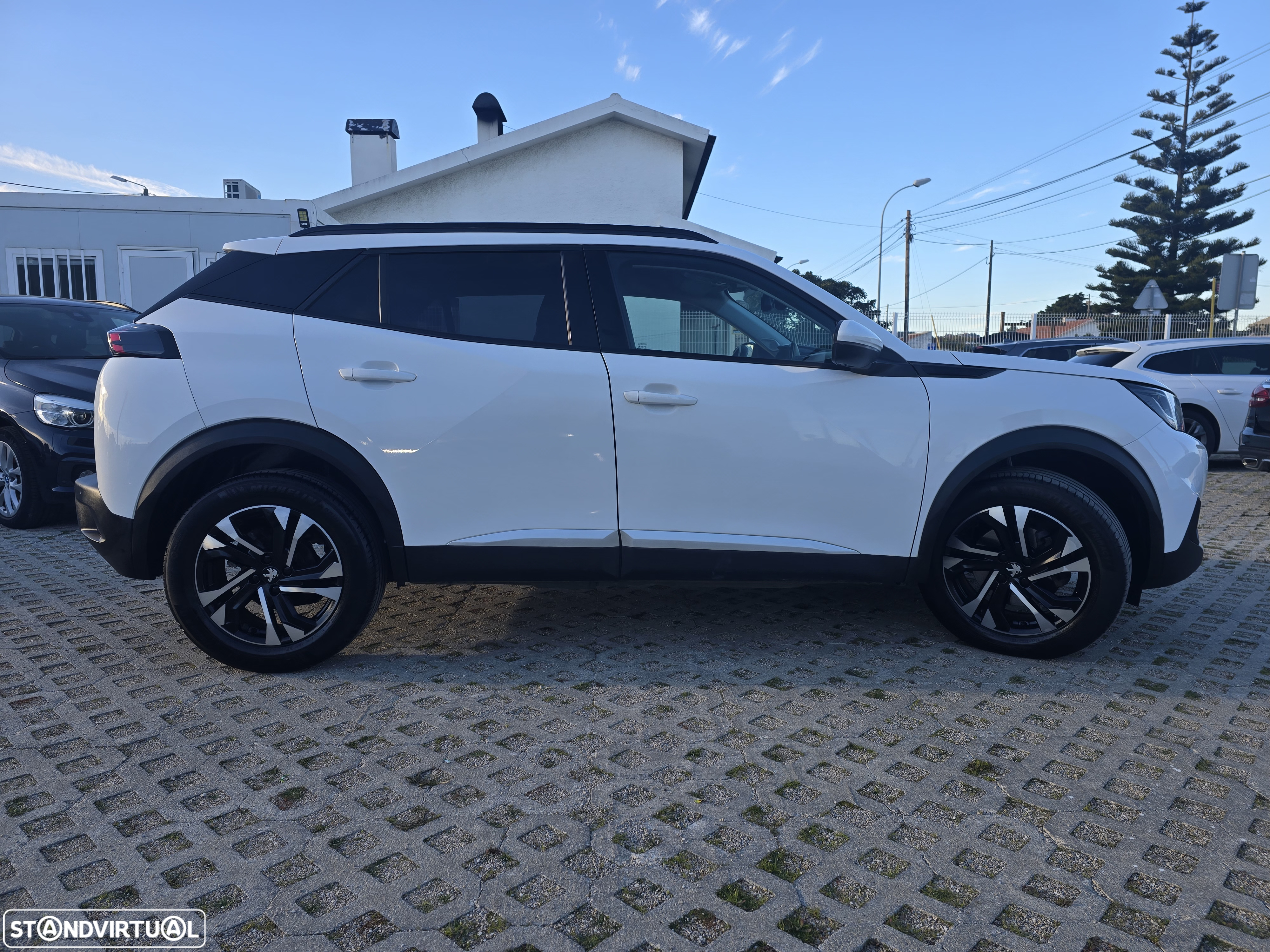 Peugeot 2008 1.5 BlueHDi Allure EAT8 - 2