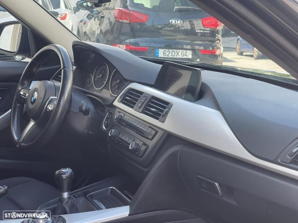 BMW 320 d Line Sport - 13